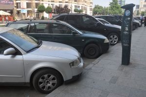 Care sunt parcările cu plată din municipiul Bacău şi cum se poate achita taxa