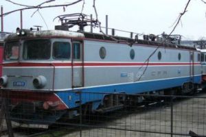 INCREDIBIL. Un bărbat A SUPRAVIEȚUIT după ce a fost lovit de tren şi a ajuns de urgenţă la spital