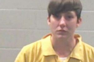 O mamă a fost ACUZATĂ DE OMOR, după ce şi-a lăsat copilul în maşină, la o temperatură de 90 de GRADE