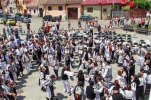 Sărbătoare mare în weekend la Sadu – Paradă de port popular şi multe alte surprize