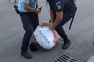 Societatea civilă este AGRESATĂ de Jandarmi! Ce a păţit patronul unei firme IT - FOTO