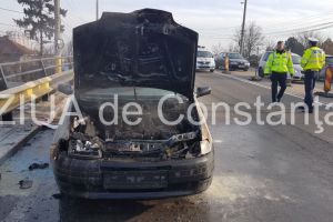 Judetul Constanta: Autoturism cuprins de flacari! Intervin pompierii