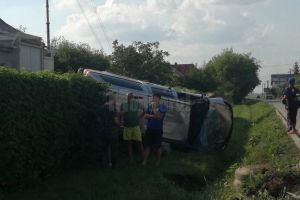 Un bărbat a fost rănit în urma unei depăşiri periculoase, pe linie continuă