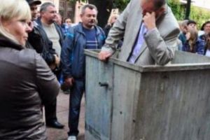 În opinia unui politician „HAŞTAGIENII” sunt de DOUĂ categorii:  „PROŞTI şi NAZIŞTI” Care sunt ARGUMENTELE sale