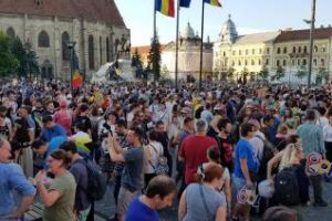 A treia zi de proteste la Cluj: ”TOT Clujul e cu ochii pe voi! Nu scăpaţi!”