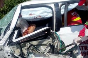 NEWS ALERT/ ACCIDENT rutier GRAV între o maşină şi un microbuz! Două VICTIME! Intervin SMURD şi DESCARCERAREA!