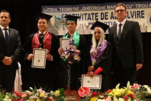 FOTOGALERIE. Cei trei şefi ai celei de-a 70-a promoţii a Școlii Postliceale Sanitare a Liceului Teoretic „Gheorghe Marinescu”!