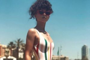 Cântăreaţa Ami este îndrăgostită de un artist celebru. A plecat după el la Barcelona