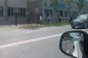 Accident grav, în zona Aeroportului Cluj. Un .ofer a intrat cu maşina în stâlp VIDEO