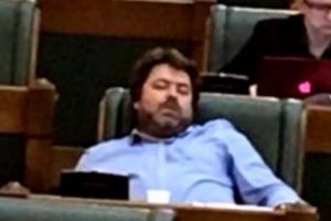 În opinia unui cunoscut ECONOMIST, USR nu este PARTID, ci un PARAZIT periculos care nu MOARE, trăieşte din mutaţii