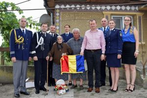 FOTOGALERIE. Felicitată de structurile M.A.I., la aniversarea de 100 de ani. Povestea Mariei Cadar