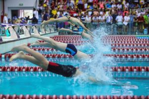 550 de înotători participă la Campionatele Naţionale de copii de la Braşov