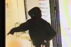 Cluj - Tentativă de Jaf la CEC Bank Mărăşti. Cum arată jefuitorul