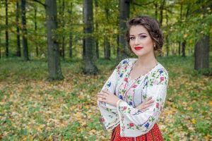 Cămaşa tradiţională îşi ia… zborul de la Aeroportul Bacău