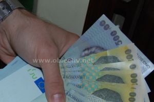 Ialomiţa: Medic specialist reţinut pentru luare de mită. Peste 100 de infracţiuni