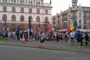 „Azi e zi sărbătoare, Liviu Dragnea la-nchisoare!”: Miting cu participare redusă în Oradea după condamnarea şefului PSD (FOTO)