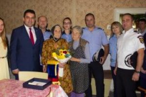 Șase covăsneni născuţi în anul Marii Uniri, sărbătoriţi de Ministerul Afacerilor Interne