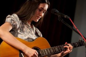 Concert acustic Iulia Em, în Cetate