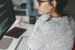 40 de eleve de liceu invata programare la Vodafone Romania, prin programul Girls in STEM