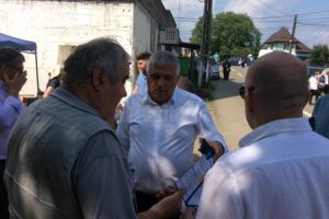 Deputatul PNL Dumitru Mihalescul a prezentat la Marginea campania „Opreşte furtul lor! Sunt ...