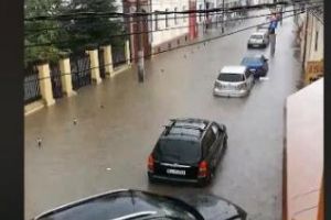 Urmările furtunii de joi de la Cluj. Zeci de pompieri au intervenit la inundaţii