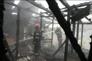 Momente de groază la Pâncota: arde Căminu de bătrâni I GALERIE FOTO