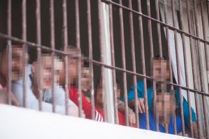 Barbati condamnati la inchisoare, depistati de politistii timiseni si introdusi in penitenciar