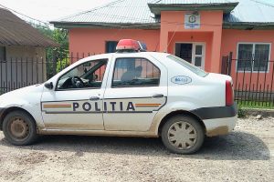 Lipova: Bărbatul acuzat că şi-a înjunghiat soţia a fost reţinut