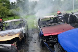 Șapte maşini au ars în parcarea unui service auto din Năsăud