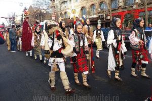 Sâmbată, tinerii din patru ţări vor lupta, la Găeşti, pentru “CUNUNA SÂNZIENELOR “