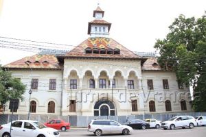 S-au reluat lucrările la sediul fostei Prefecturi Putna