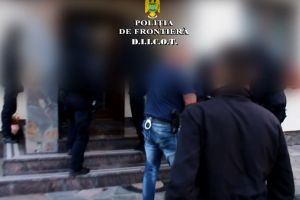 FOTO/VIDEO. Percheziţii de amploare ale poliţiştilor sătmăreni! Mai multe persoane au fost arestate