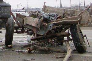 Doi răniţi după ce o căruţă s-a răsturnat într-un canal