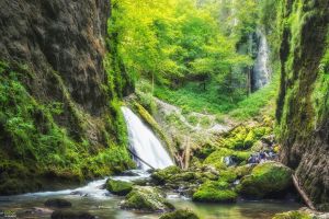 Turişti rătăciţi în Apuseni, salvaţi de jandarmii şi salvamontiştii bihoreni