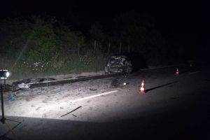 Fostul prefect de Sibiu, Ilie Mitea, şi încă o persoană au murit într-un accident, în Vâlcea. Alte trei persoane au fost rănite | FOTO
