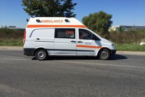 Trei persoane au ajuns la spital dupa ce un sofer a patruns pe contrasens, pe Lugoj-Caransebes