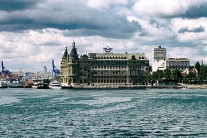 Turcii, asteptati duminica la urne sa isi voteze presedintele si parlamentarii