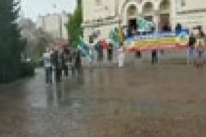 Protest pe grindină, al Noii Drepte, la Cluj. Militează pentru familia tradiţională FOTO/VIDEO