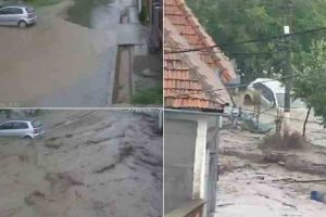 VIDEO: Imagini surprinse dintr-un film de groază, la Bucerdea Vinoasă: Apa s-a revărsat pe şosea şi a crescut îngrozitor în câteva minute. O maşină, purtată de viitură la fel ca un colac de salvare