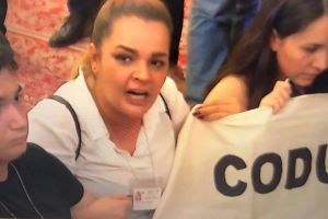 Meseria de protestatar! Unde lucrează Angi Șerban. Tânăra, prinsă cu minciuna în legătură cu munca