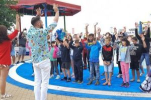 Prima întâlnire, a copiilor, cu marea: „Marea Neagră nu e ca la televizor, e albastră şi mare” 

