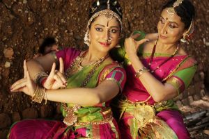 Namaste! Spectacol de muzică şi dans, cu opt artişti veniţi din India la Oradea