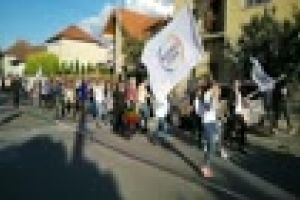 Sute de participanţi la marşul gay de la Cluj - VIDEO