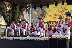 ”Zestrea Nordului”: Cântec, joc şi voie bună. Cine cântă duminică pe pietonal
