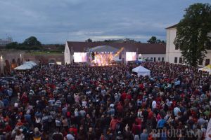 Artistă cu lipici: Rúzsa Magdi, una dintre cele mai iubite cântăreţe din Ungaria, a adunat mii de orădeni în Cetate, la Zilele Sfântului Ladislau (FOTO/VIDEO)
