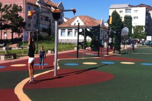 Cât costă asigurarea curăţeniei în cele 65 de locuri de joacă din Bistriţa. Cine o va face de acum