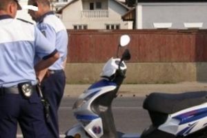 Pe moped, fără permis