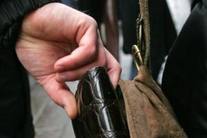 Anchetat pentru furt din buzunare