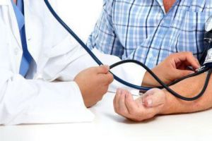 Cum tratezi tensiunea arterială  