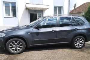 FOTO. Două autoturisme căutate în Marea Britanie, descoperite la Petea şi Urziceni